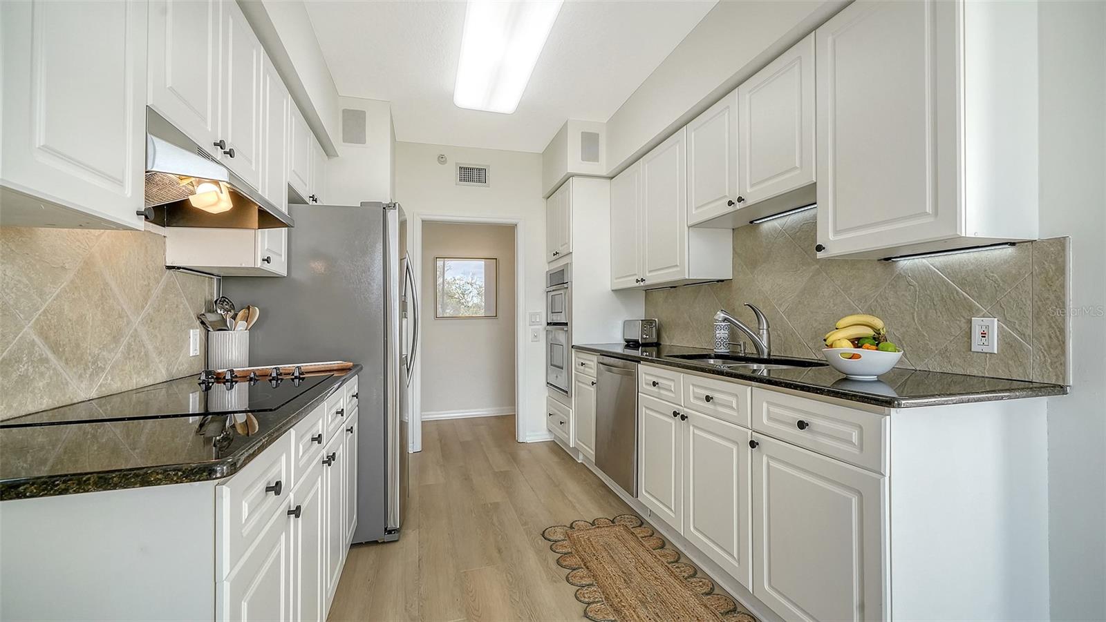 L ELEGANCE ON LIDO BEACH - Residential