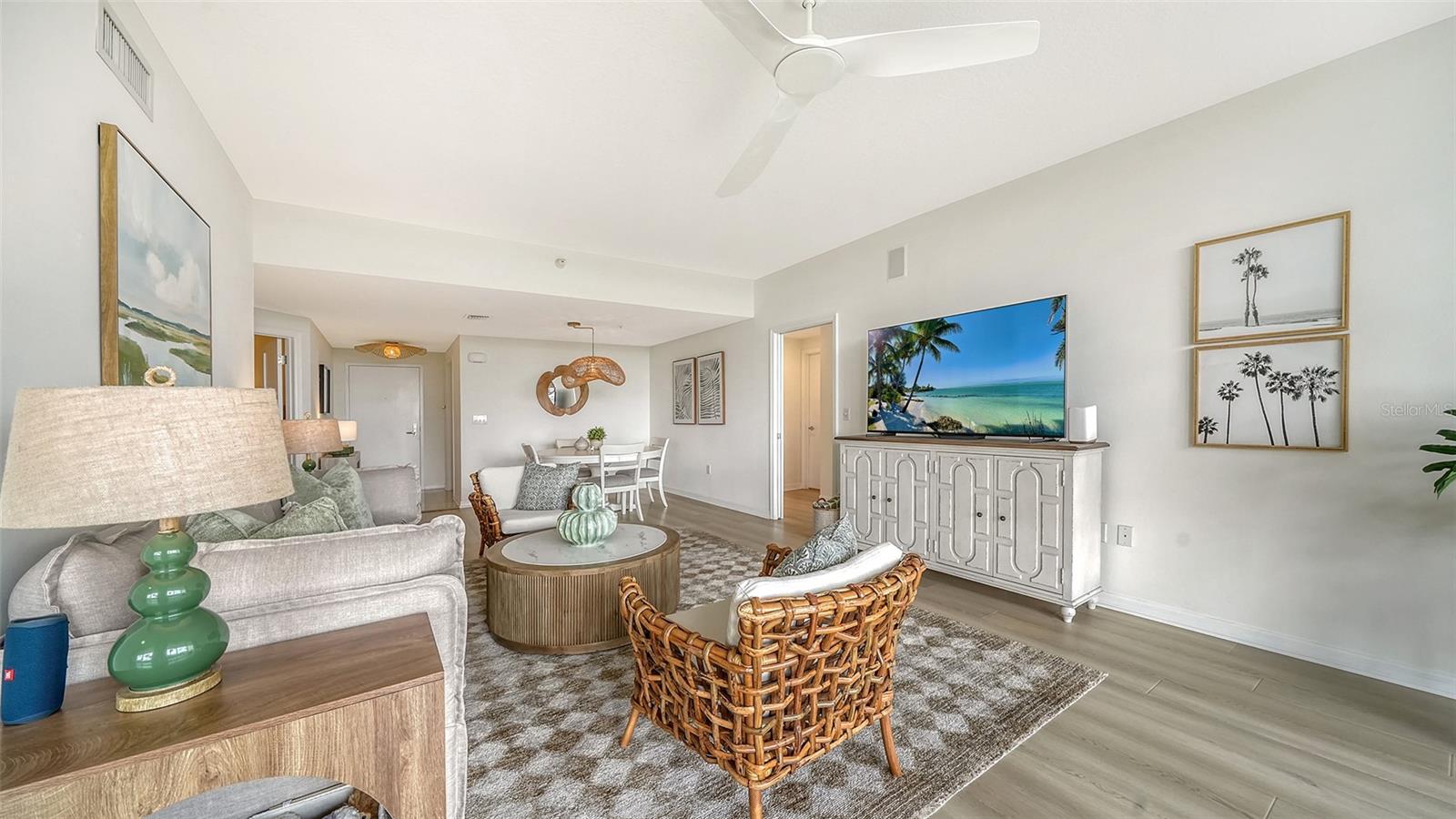 L ELEGANCE ON LIDO BEACH - Residential