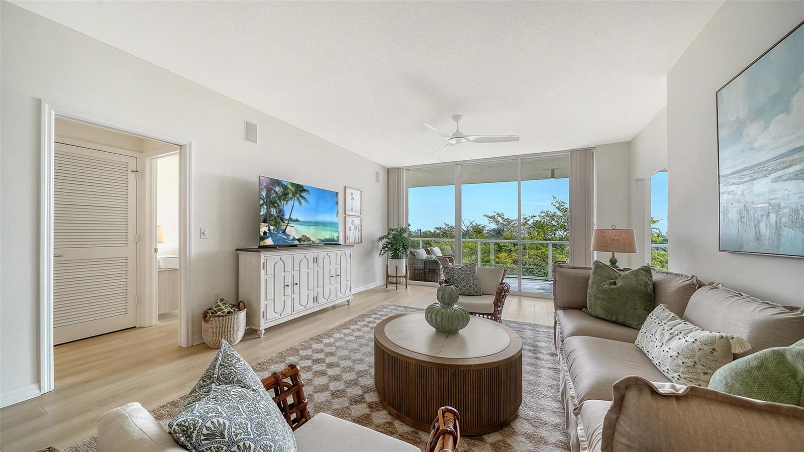 L ELEGANCE ON LIDO BEACH - Residential