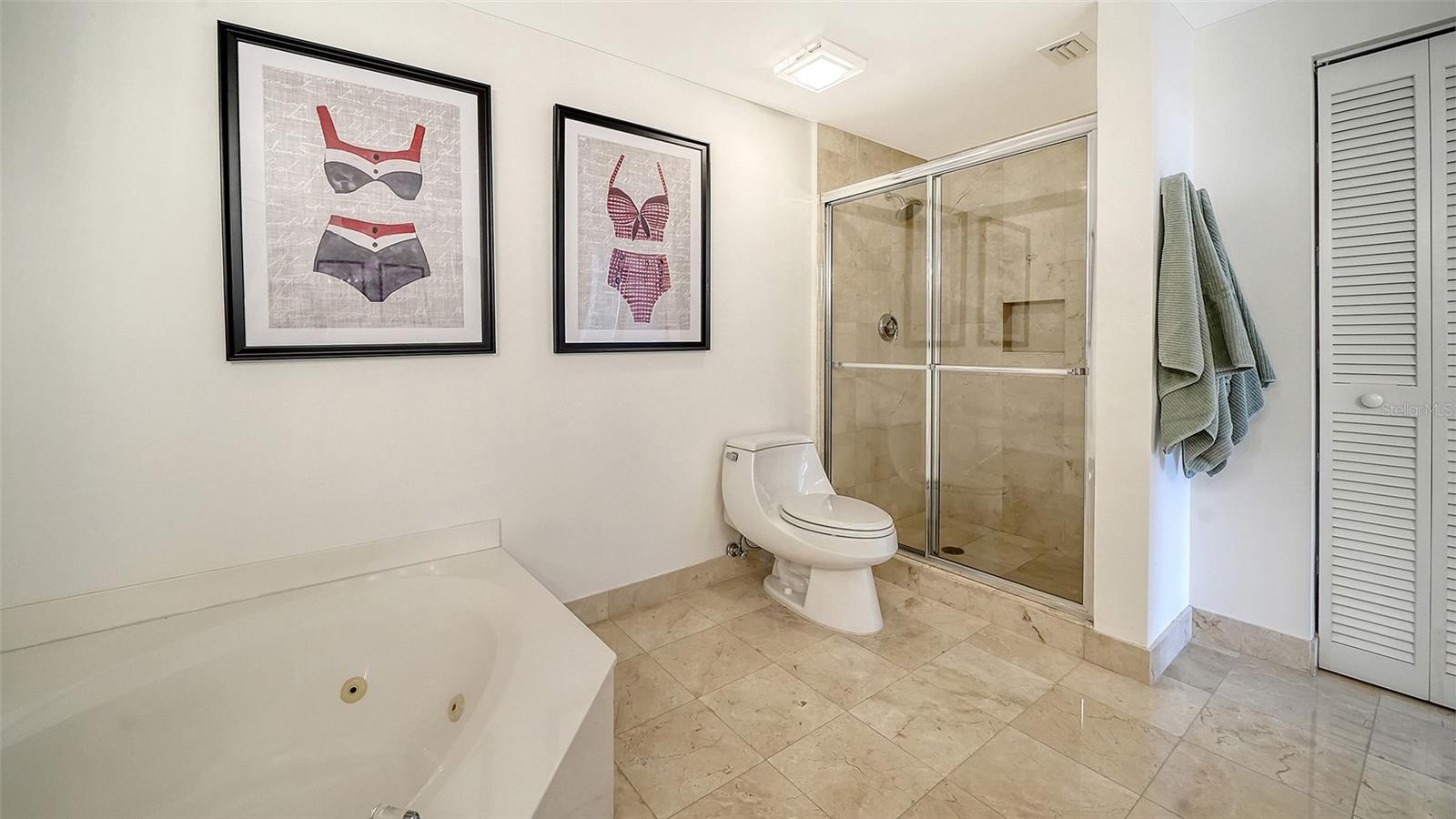 L ELEGANCE ON LIDO BEACH - Residential