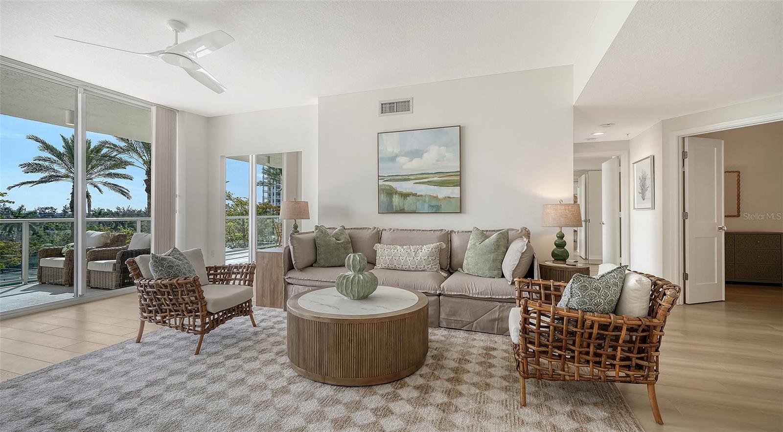 L ELEGANCE ON LIDO BEACH - Residential