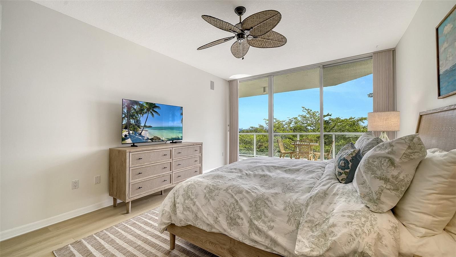 L ELEGANCE ON LIDO BEACH - Residential