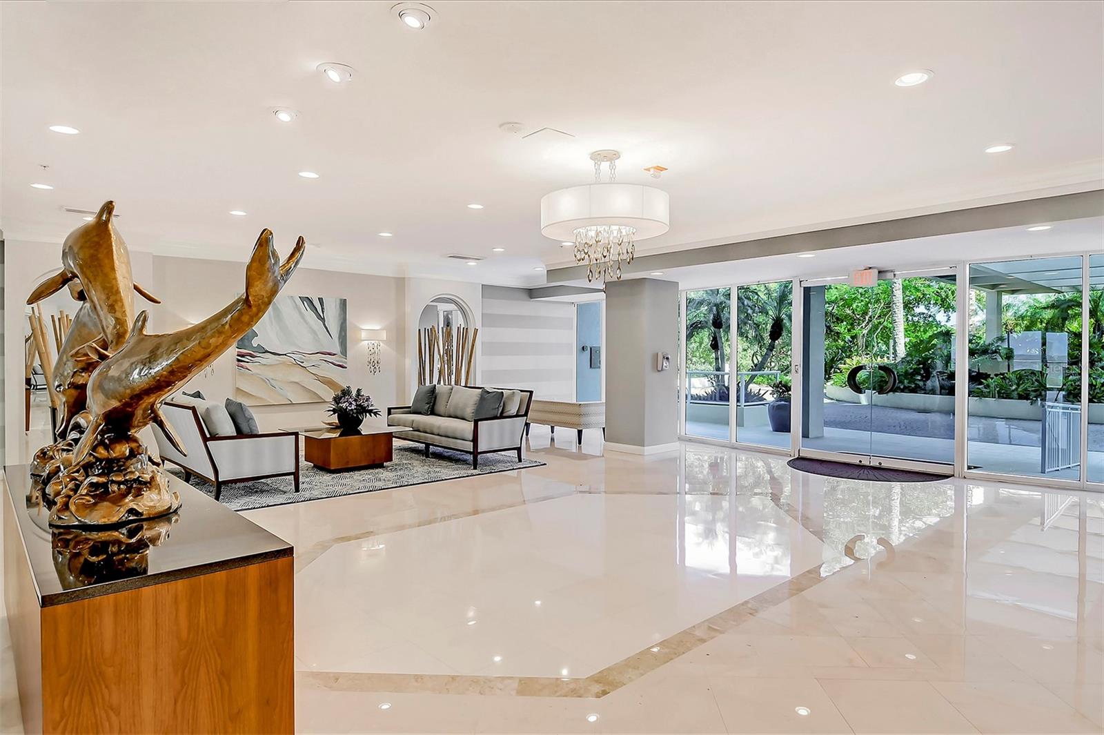 L ELEGANCE ON LIDO BEACH - Residential