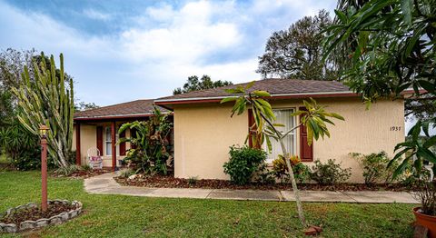 A home in WINTER HAVEN