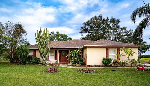 A home in WINTER HAVEN