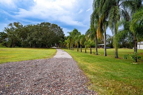 A home in WINTER HAVEN