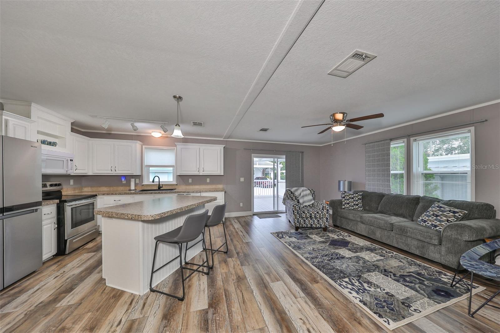 980 7TH STREET NW 85