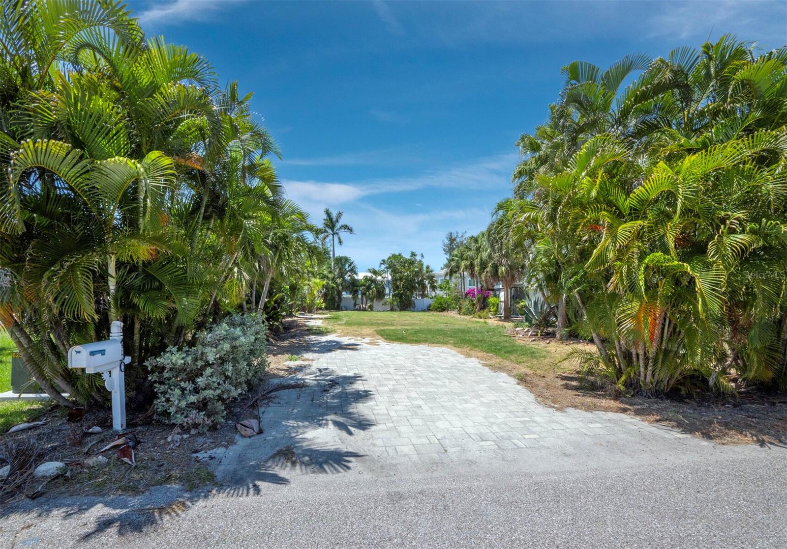 LONGBEACH ON LONGBOAT KEY - Land