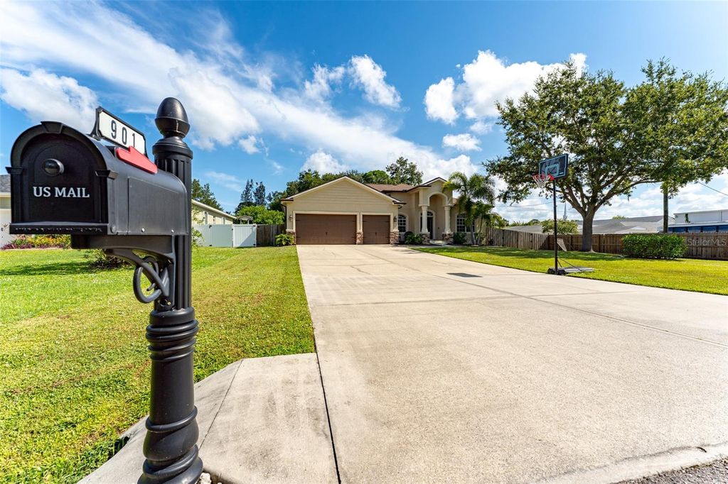 Photo of 901 8th Ave SW, Ruskin, FL 33570 (MLS # TB8415326)