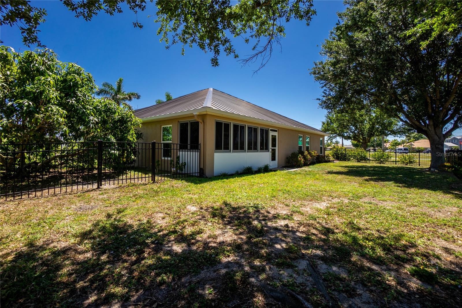 PUNTA GORDA ISLES SEC 21/BURNT STORE LAK - Residential