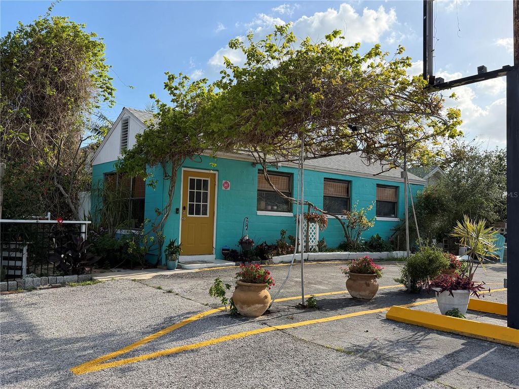 Photo of 7300 Central Avenue, St Petersburg, FL 33707 (MLS # TB8496729)