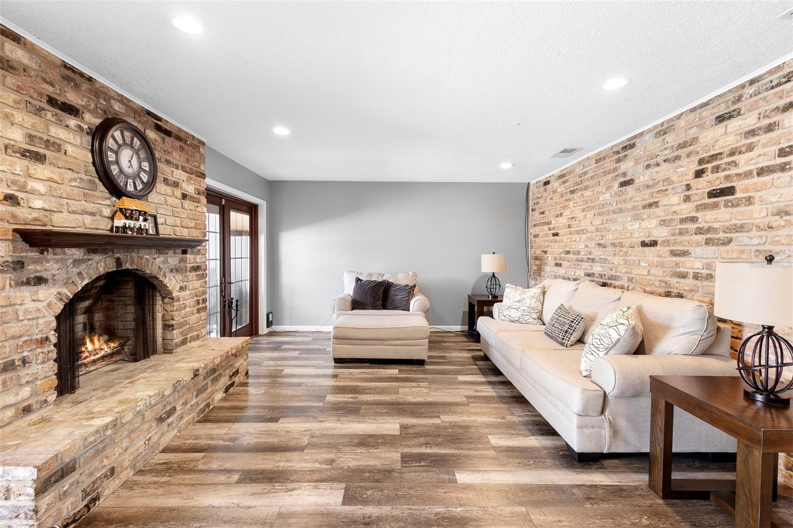 SPRING LAKE HILLS SEC 5 - Residential