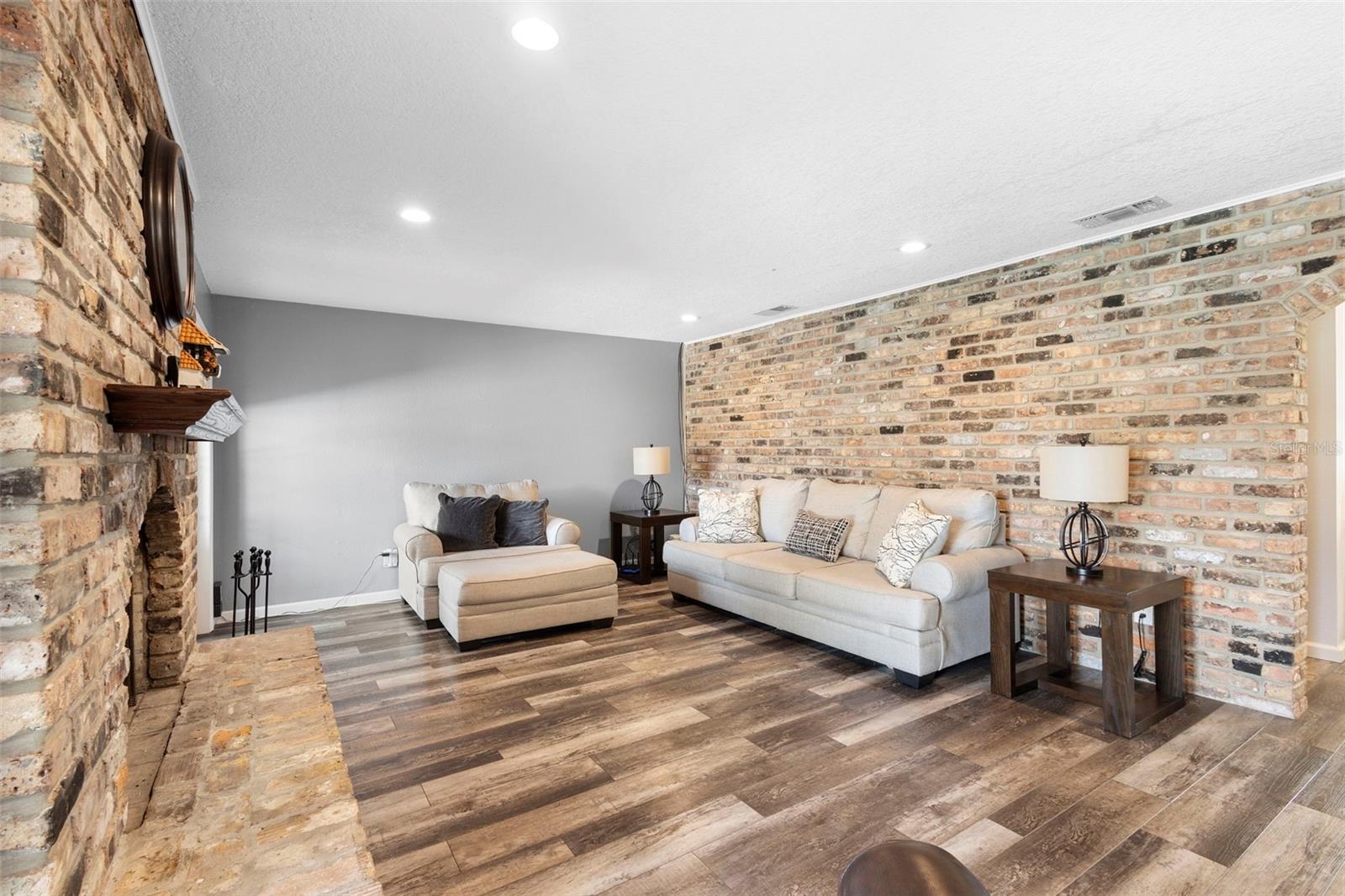 SPRING LAKE HILLS SEC 5 - Residential