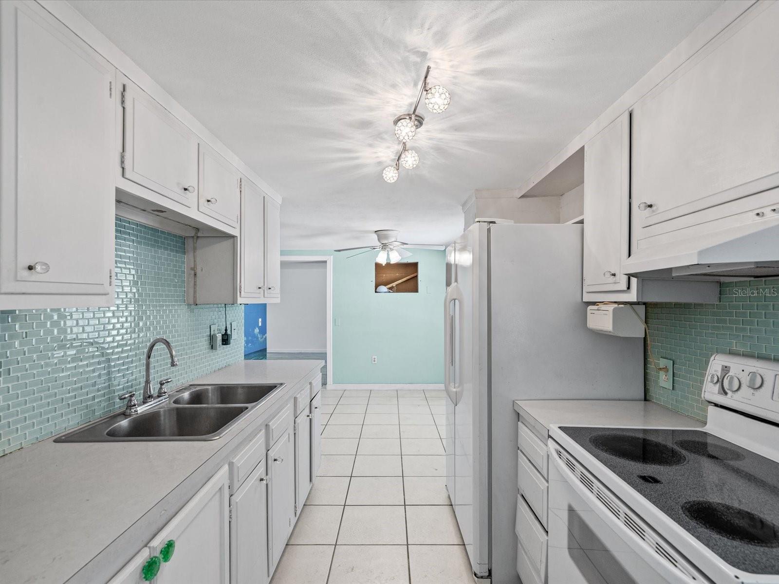 SUNSHINE RANCHES - Residential