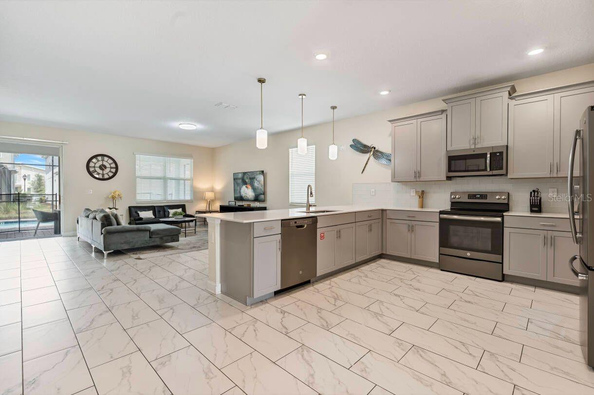 COVE/STOREY LK II - Residential