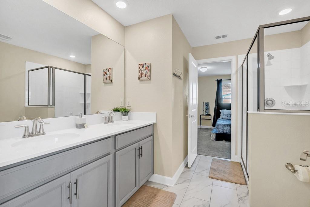 COVE/STOREY LK II - Residential