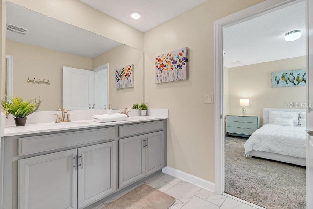 COVE/STOREY LK II - Residential