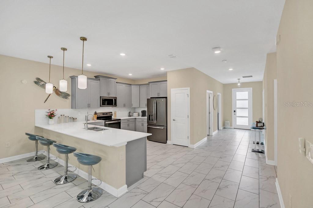 COVE/STOREY LK II - Residential