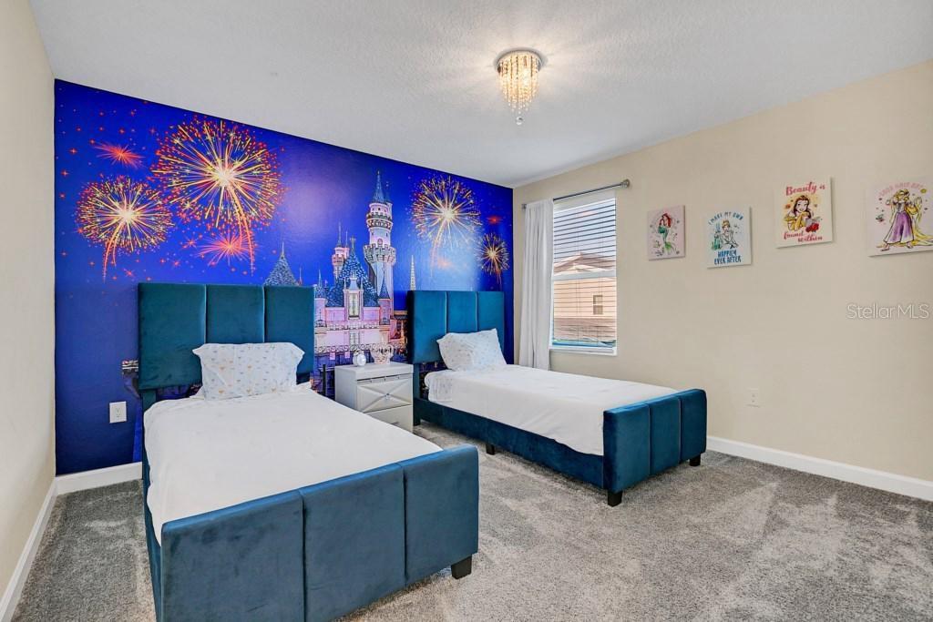 COVE/STOREY LK II - Residential