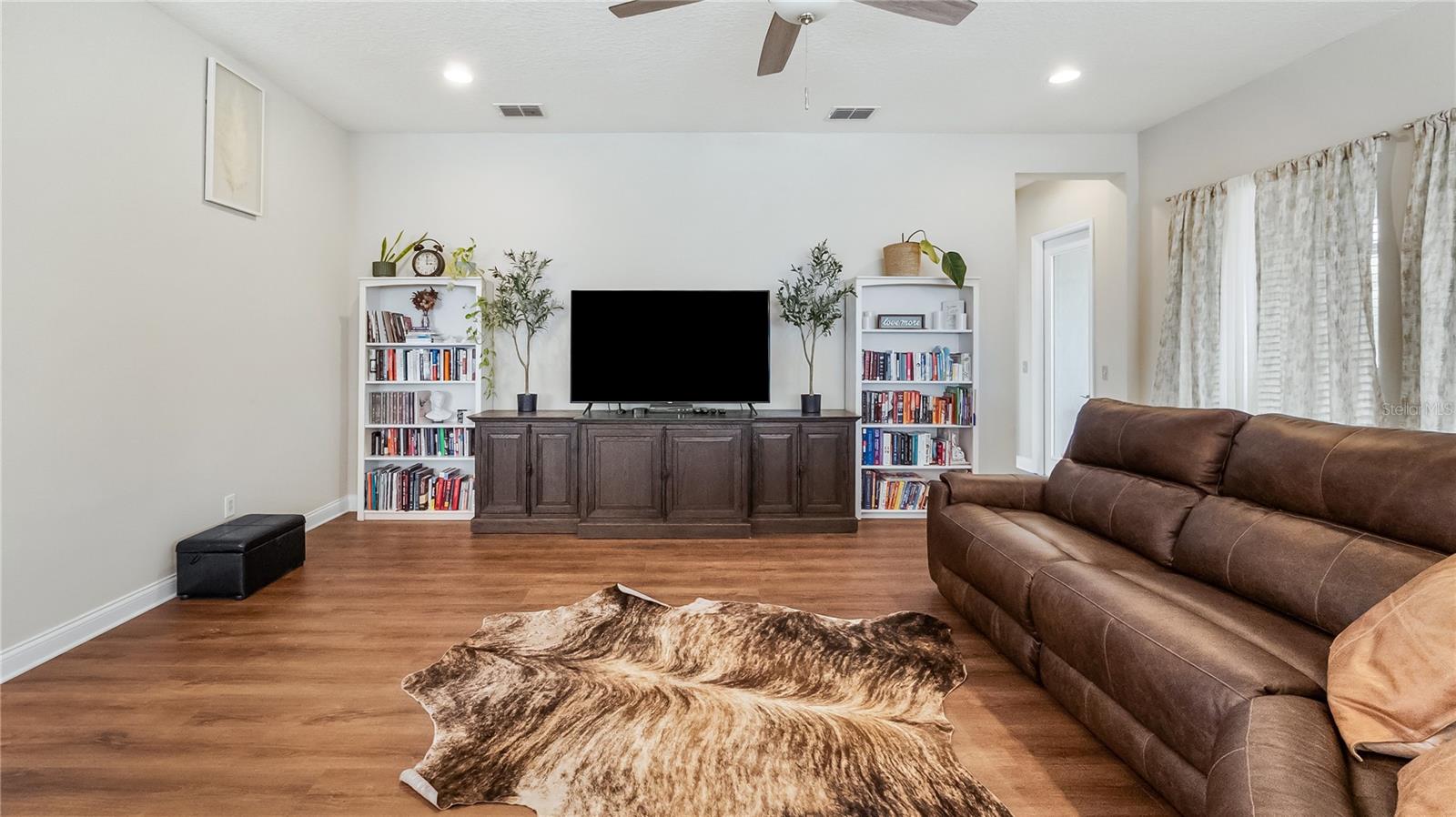 JOHNS LAKE LANDING - Residential