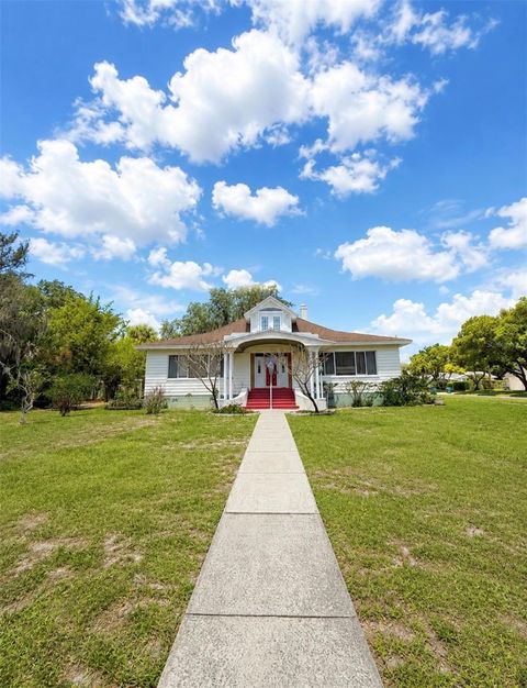 Photo of 102 S Lakeshore Boulevard, Lake Wales, FL 33853 (MLS # L4962486)