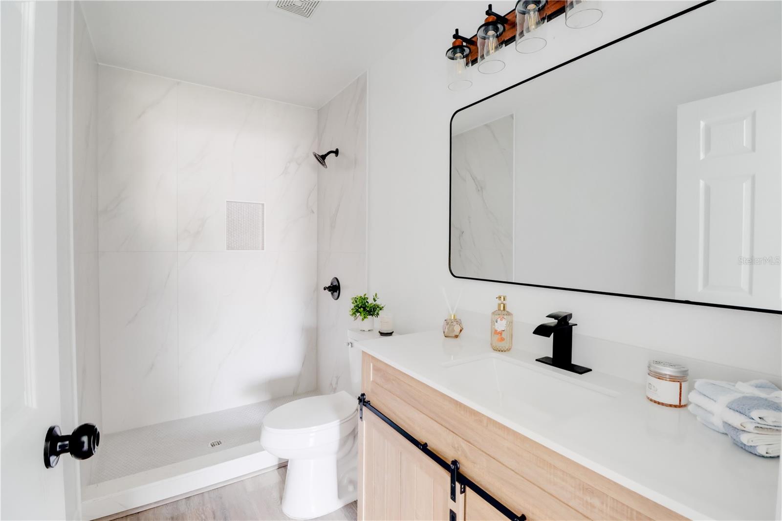 SILVER SPGS SHORES UN 17 - Residential Lease