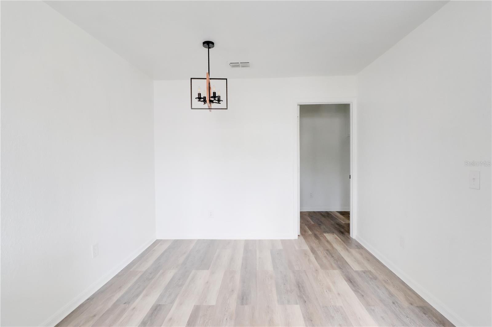 SILVER SPGS SHORES UN 17 - Residential Lease