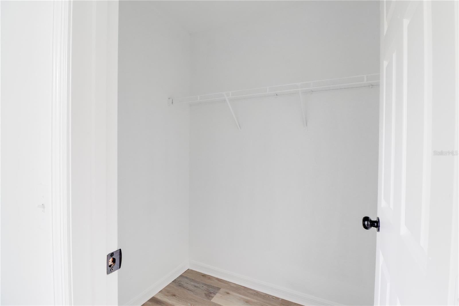 SILVER SPGS SHORES UN 17 - Residential Lease