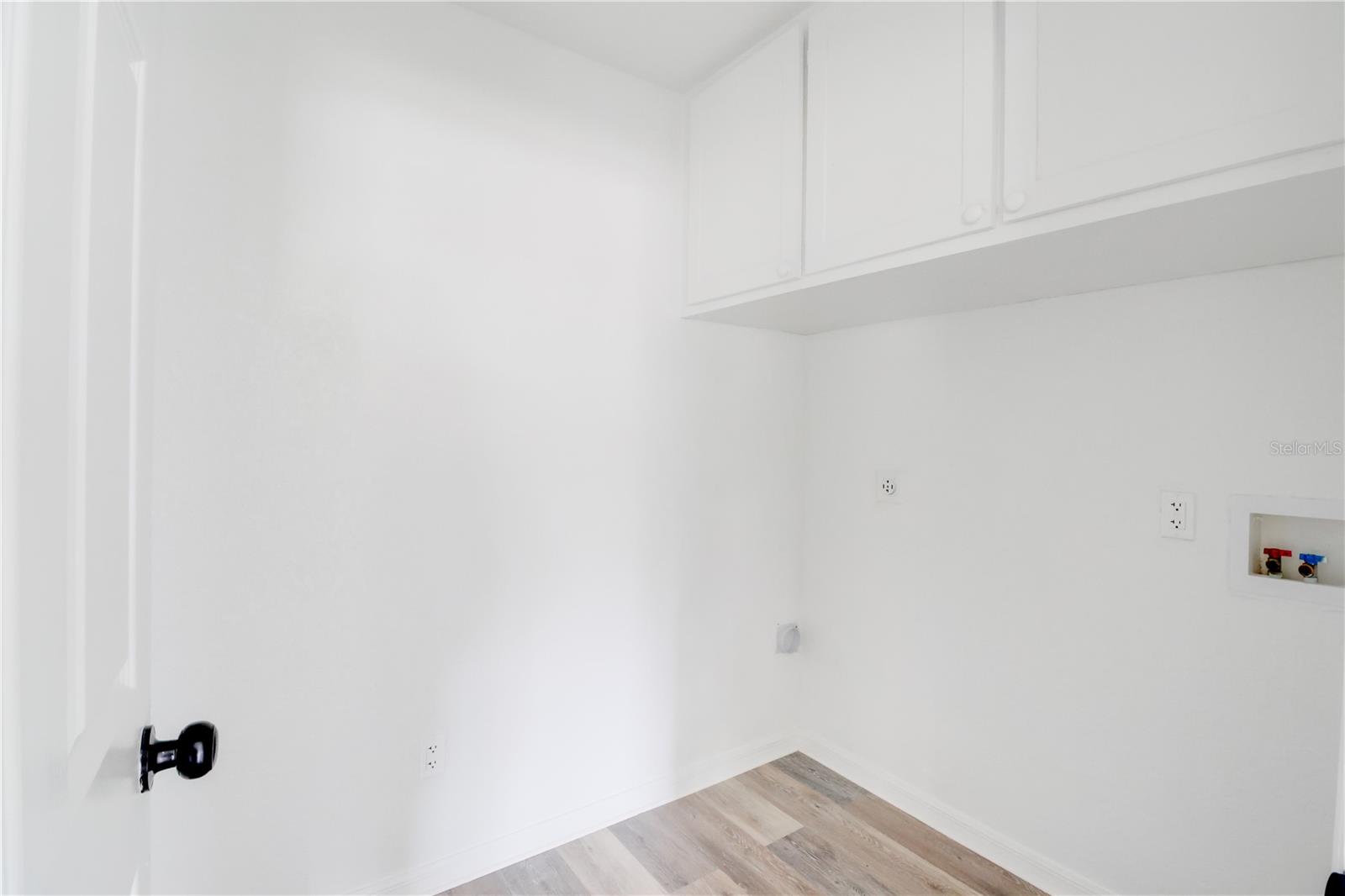 SILVER SPGS SHORES UN 17 - Residential Lease