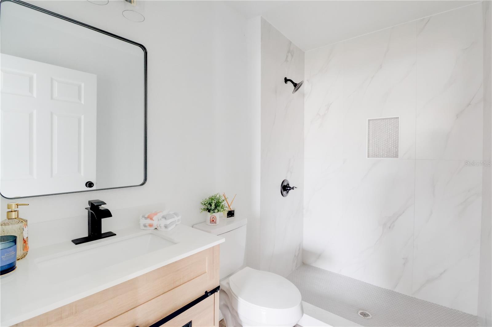 SILVER SPGS SHORES UN 17 - Residential Lease