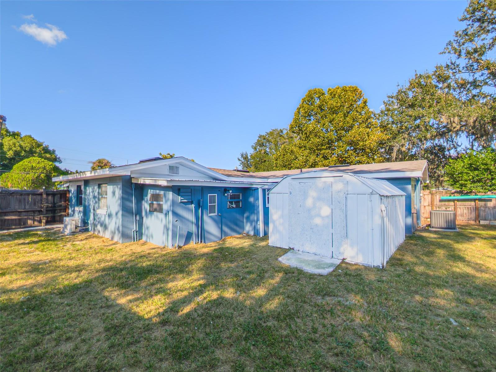 GOLDEN ISLE - Residential