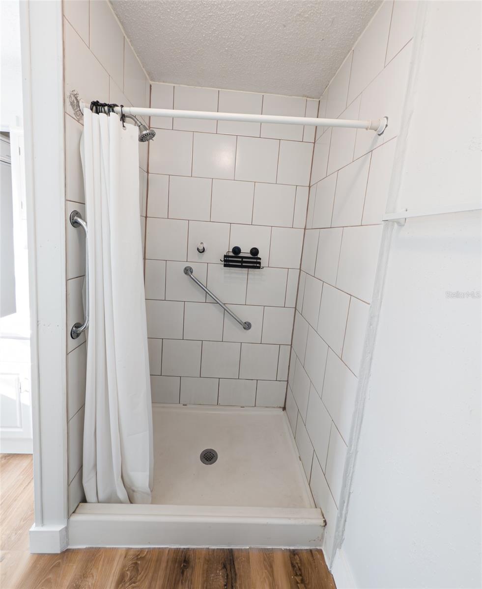 GOLDEN ISLE - Residential