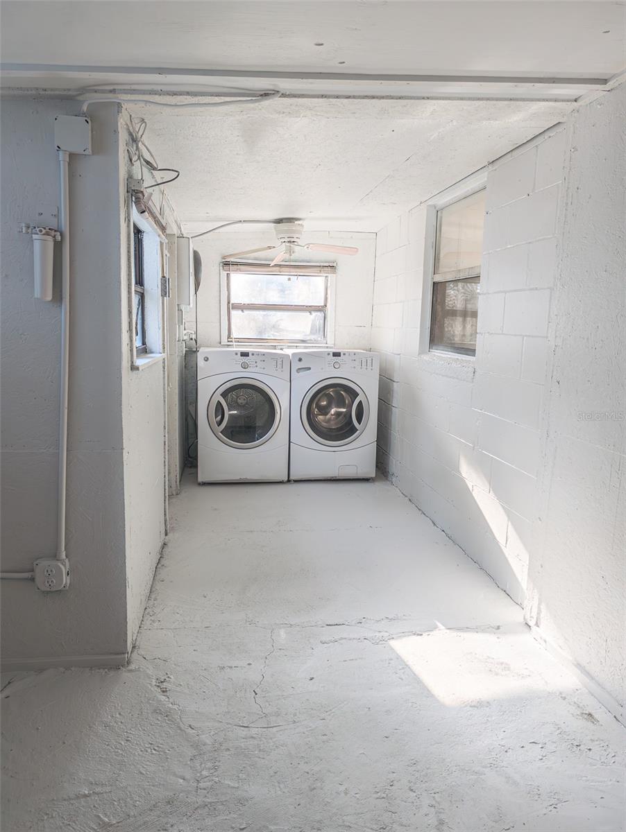 GOLDEN ISLE - Residential