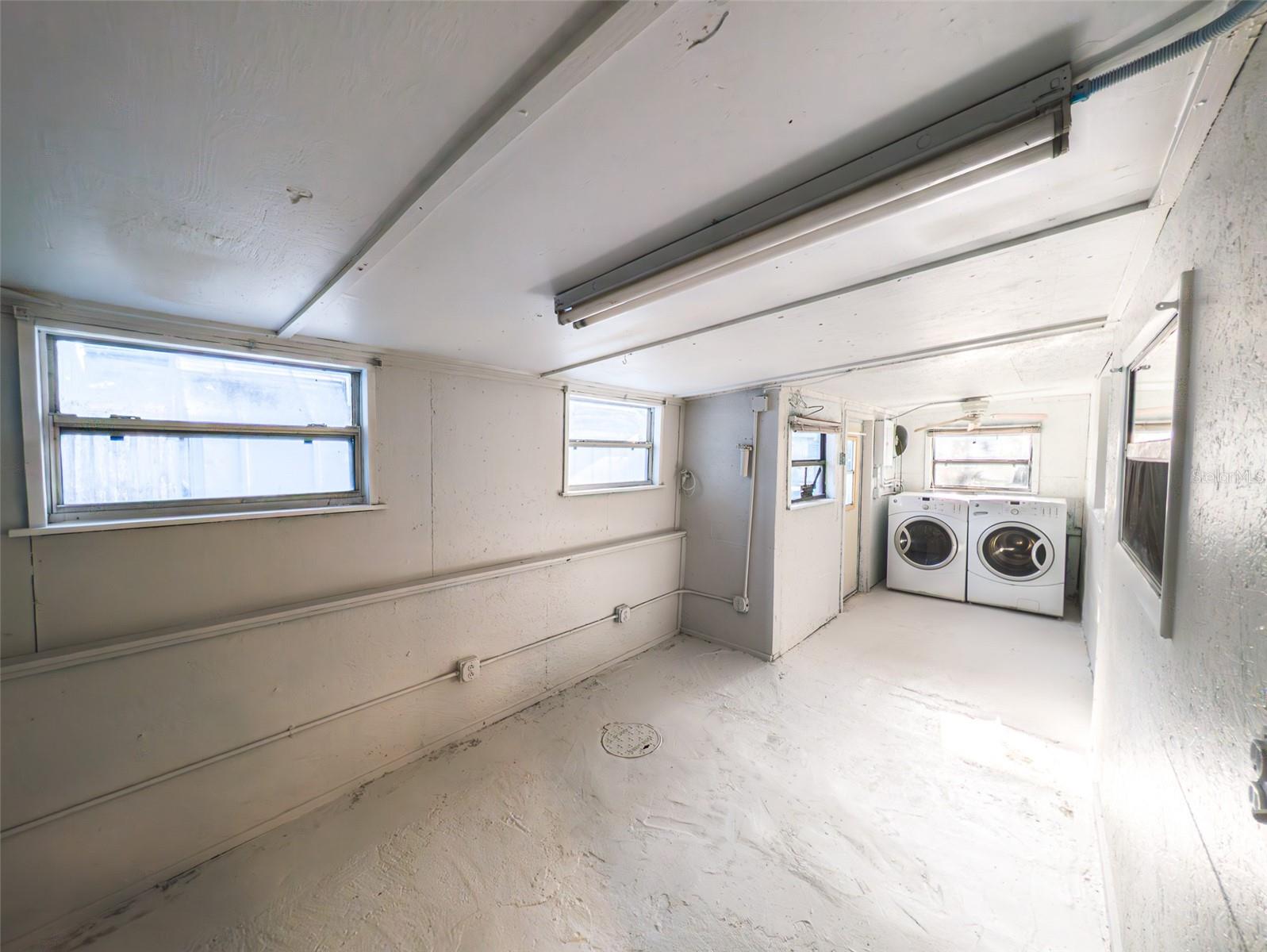 GOLDEN ISLE - Residential