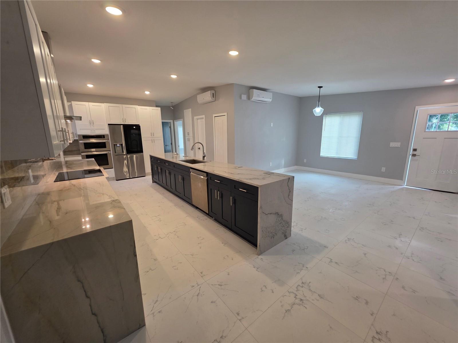 1911 W AMELIA STREET