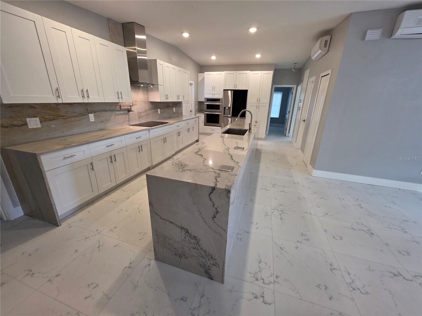 1911 W AMELIA STREET