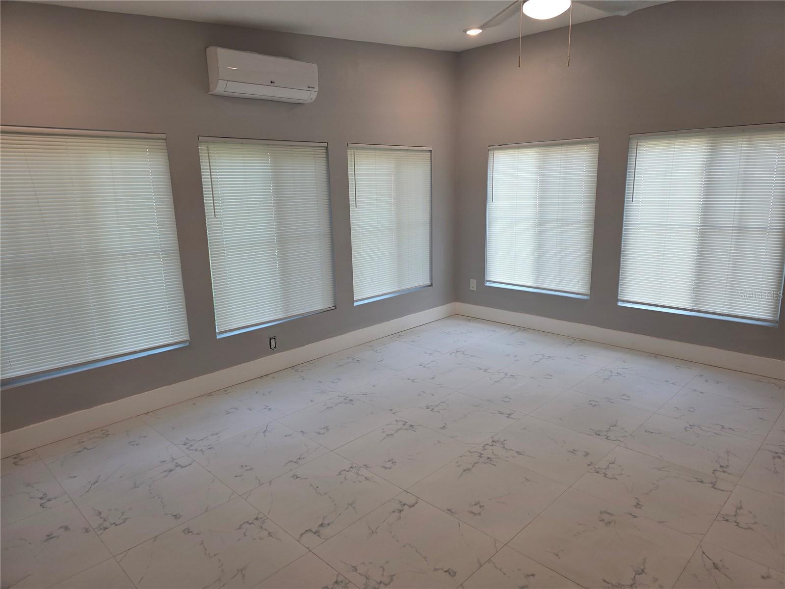 SPRING LAKE MANOR ADD 01 - Residential