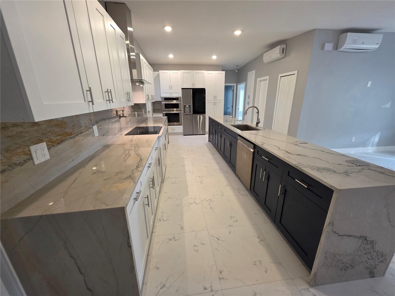 1911 W AMELIA STREET