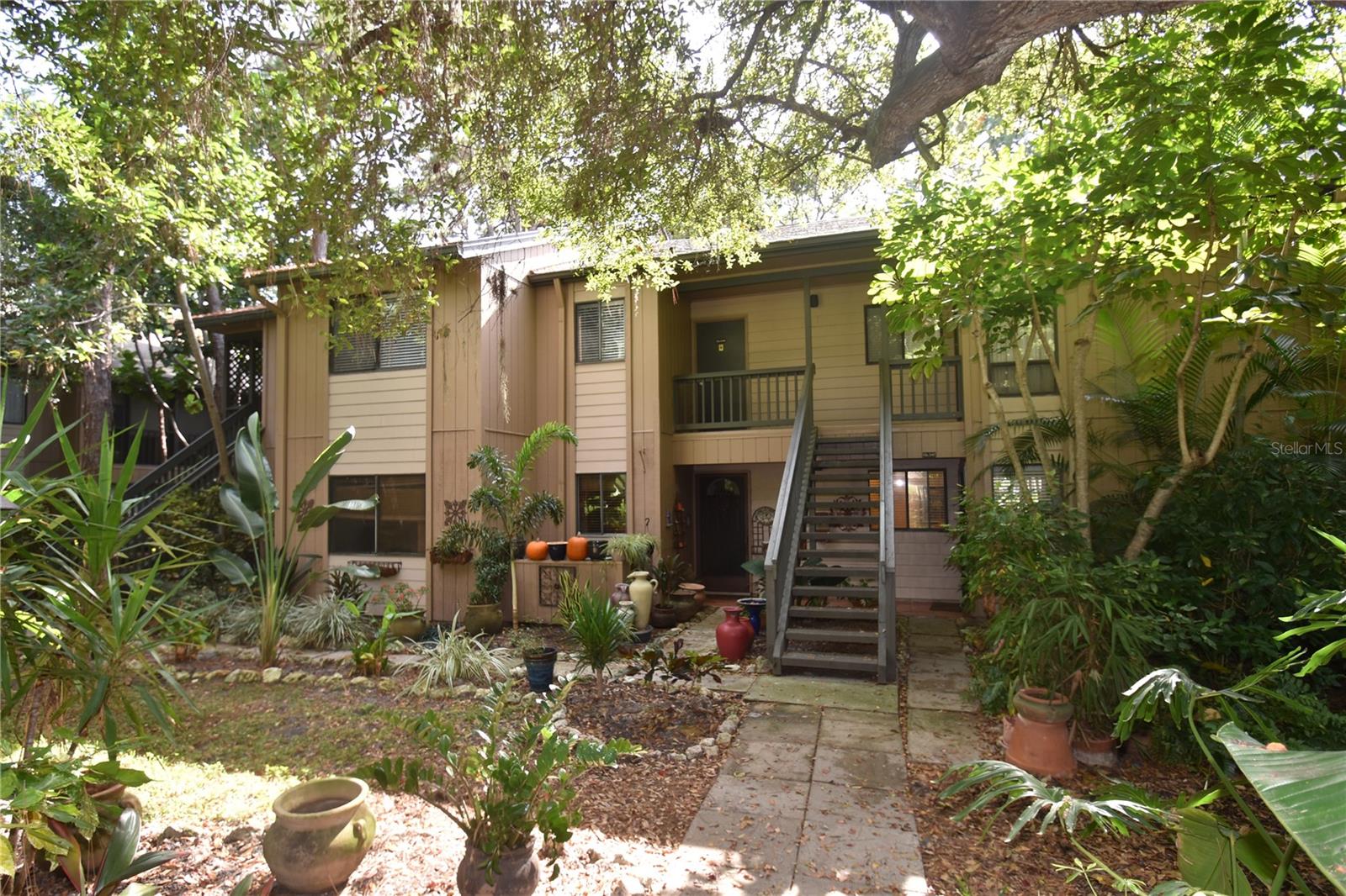 ***AVAILABLE NOW FOR SEASONAL OR ANNUAL***...You are going to love your new one bedroom one bathroom. Pelican Cove is a 75-acre gated, vibrant, waterfront community nestled among manicured tropical foliage truly offering something for everyone. Abundant amenities include an 86-slip boat harbor with sailboat water, excellent rates, and a launch dock for kayaks and canoes, 6 heated swimming pools, hot tub, 3 clubhouses, 4 lighted tennis courts, pickleball, shuffleboard, basketball, dog walk area, 5.5 miles of walking trails and boardwalks as well as fishing gazebos, water exercise classes, exercise facilities, 2 art studios and a pottery classroom. Take classes at Pelican Cove University or join one of the more than 37 clubs, including photography, fiber art, bike riding, yoga, Tai Chi, culinary arts, and card clubs. Woodworking, sculpting and evening jazz & classical music concerts round out the active lifestyle. Pelican Cove, the ultimate adult sanctuary, continues to be recognized and win awards for its landscaping and its superior management. Minutes from SIESTA KEY BEACH, restaurants, shopping.