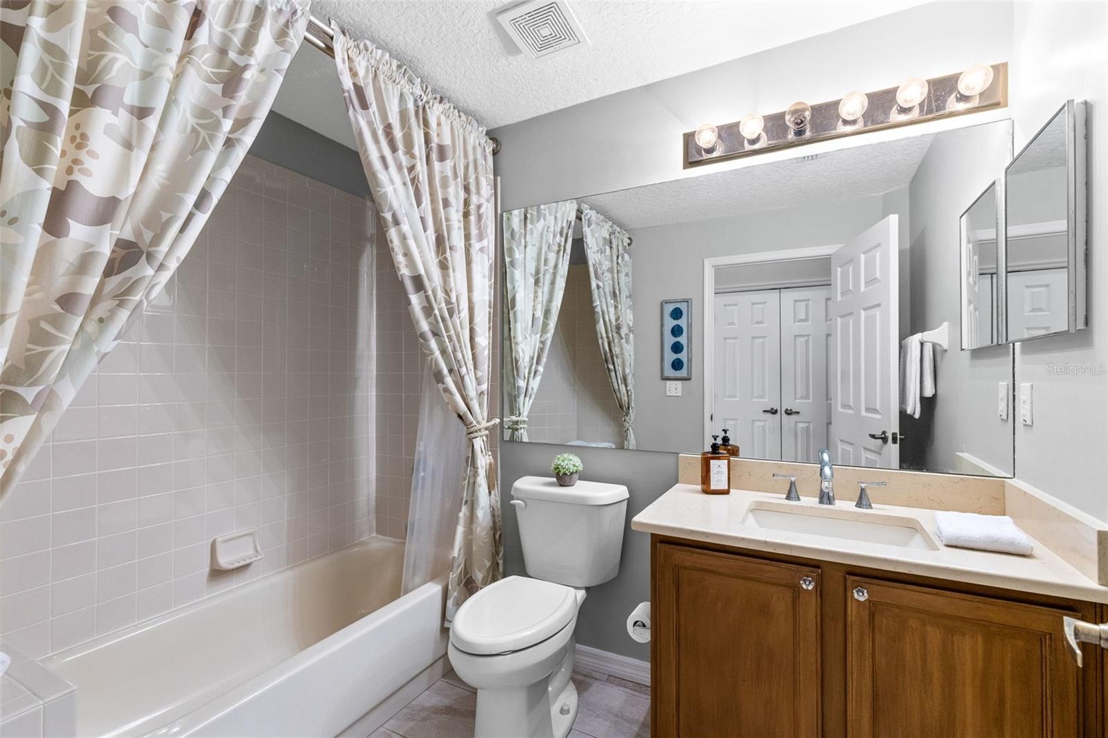 COUNTRY CLUB VILLAGE UNIT 3 - Residential