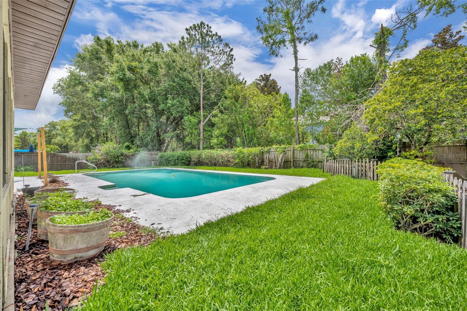320 BRIDLE PATH