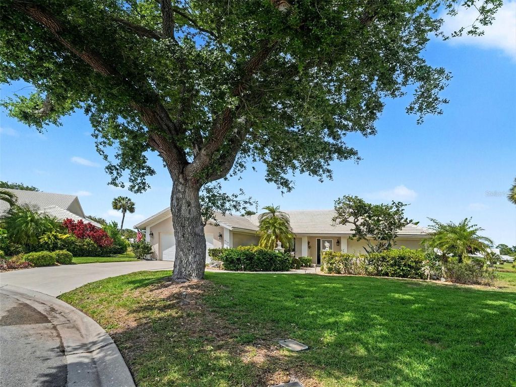 Photo of 612 Paget Drive, Venice, FL 34293 (MLS # TB8498185)