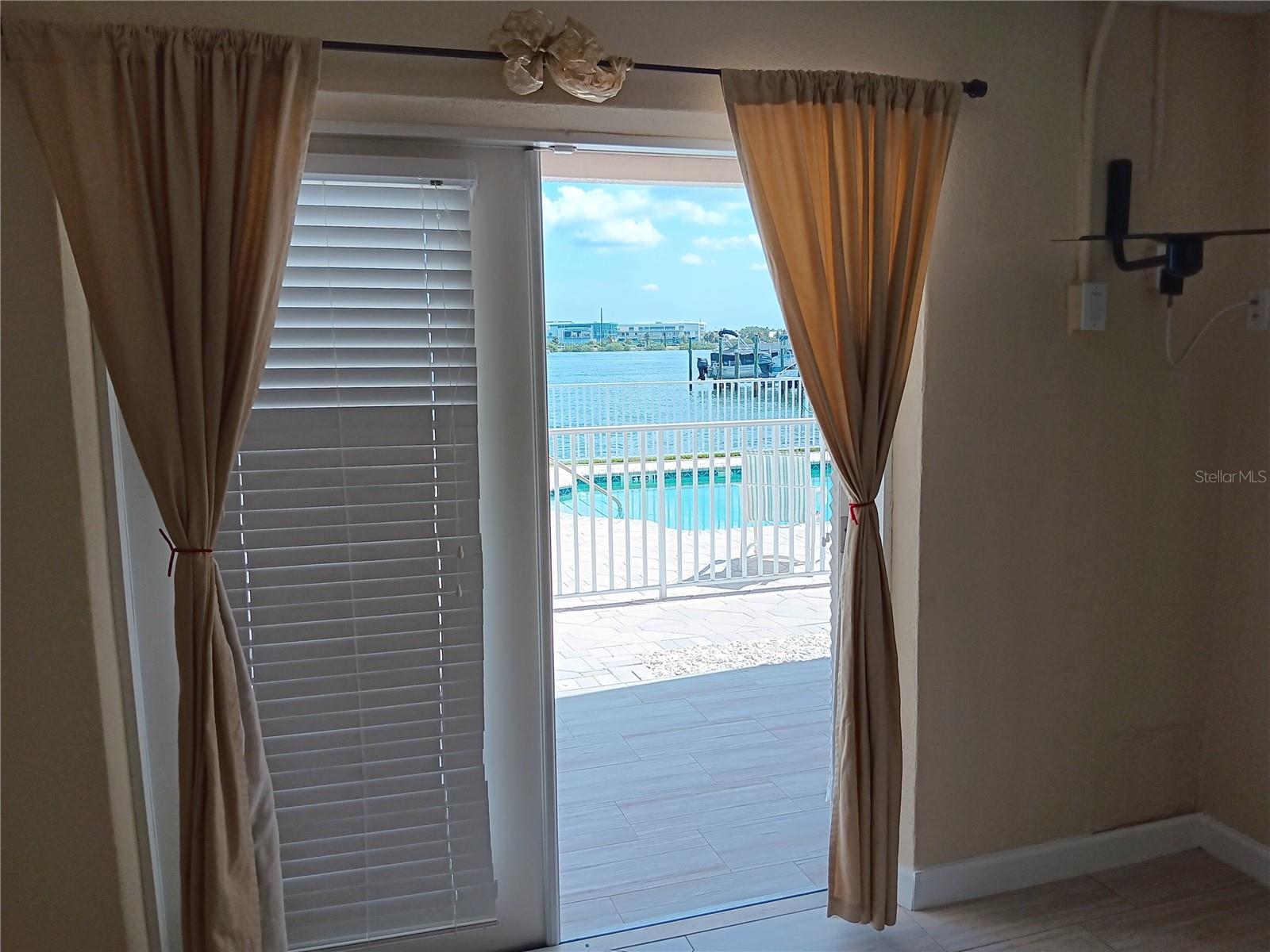 BRIGHTWATER TWNHMS - Residential