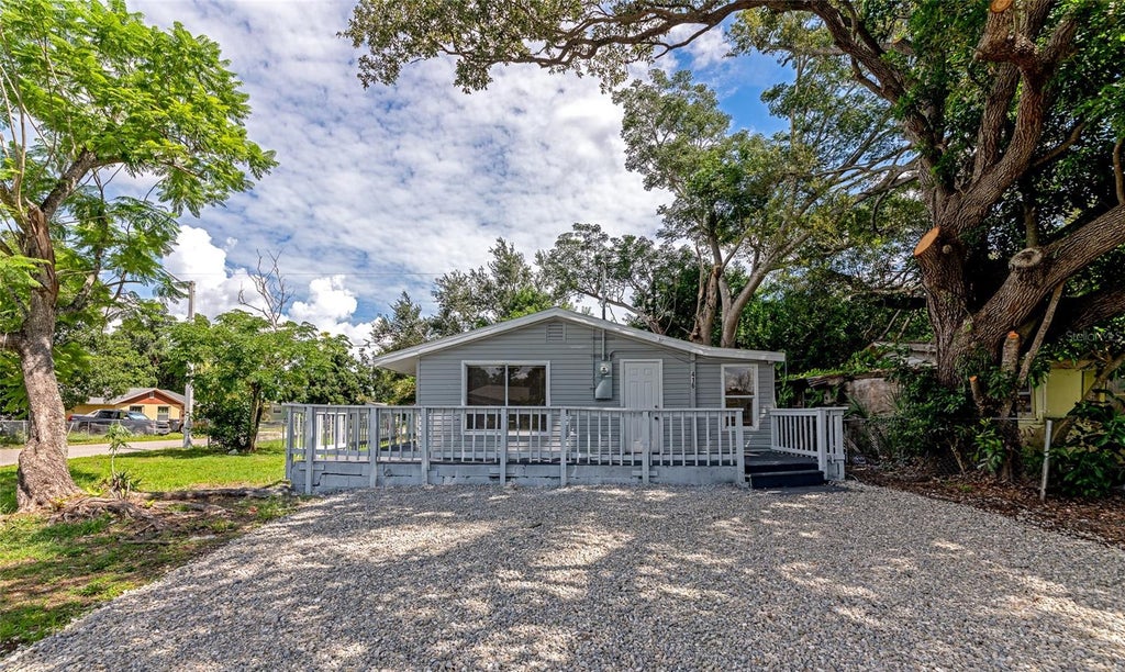 Photo of 416 27th Avenue W, Bradenton, FL 34205 (MLS # A4702397)
