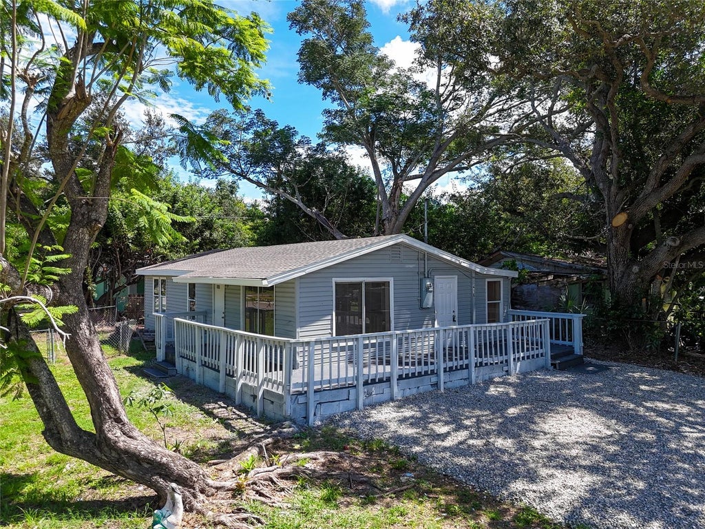 Photo of 416 27th Avenue W, Bradenton, FL 34205 (MLS # A4702397)