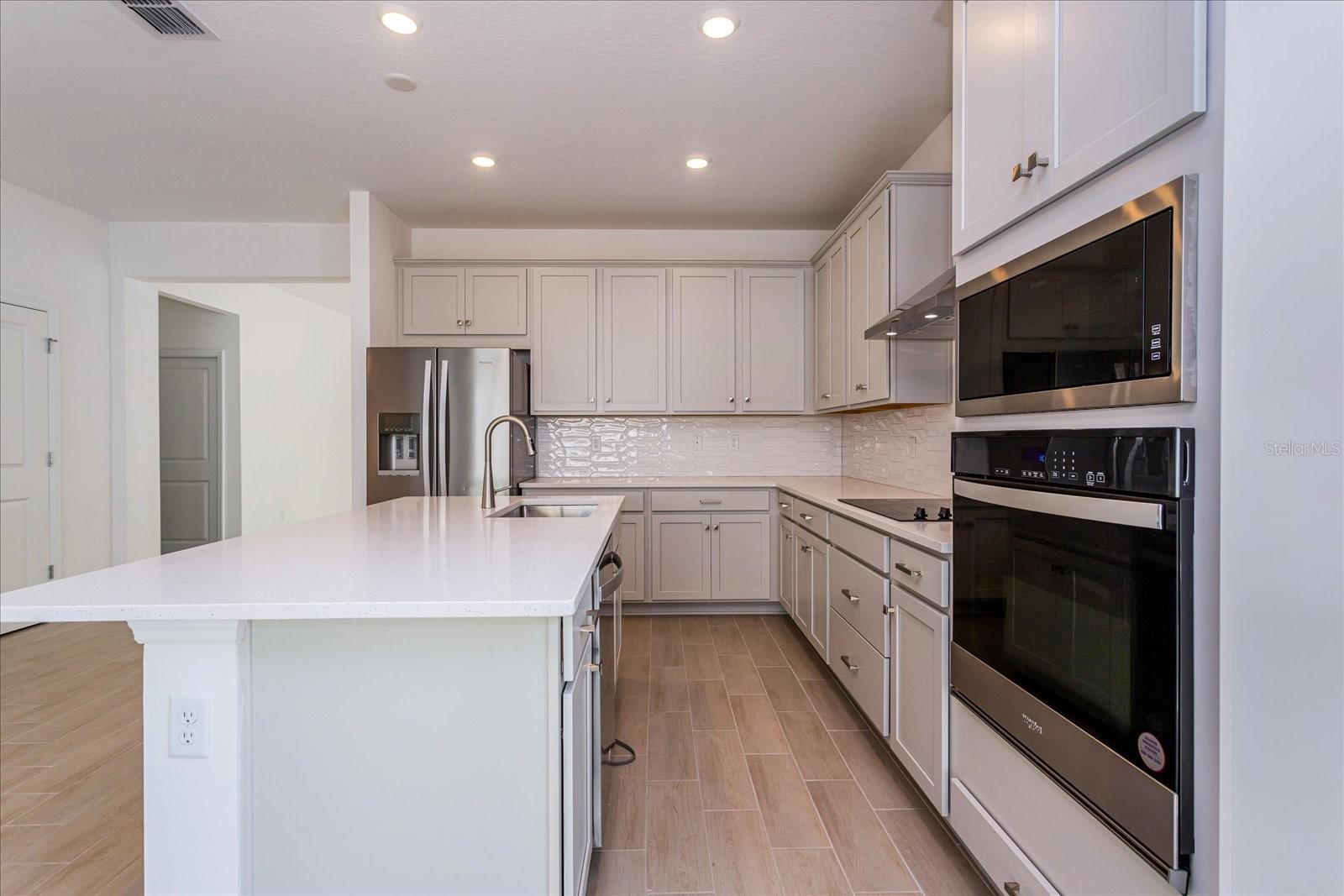 RESERVES AT HAMMOCK OAKS - Residential