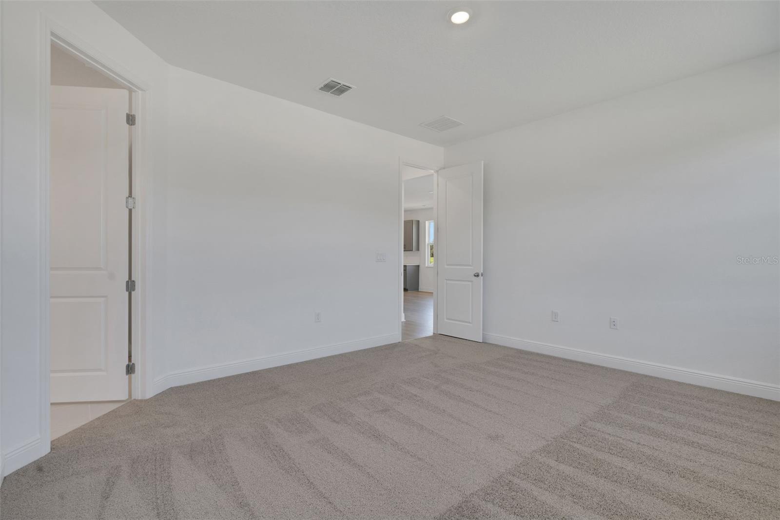 RESERVES AT HAMMOCK OAKS - Residential