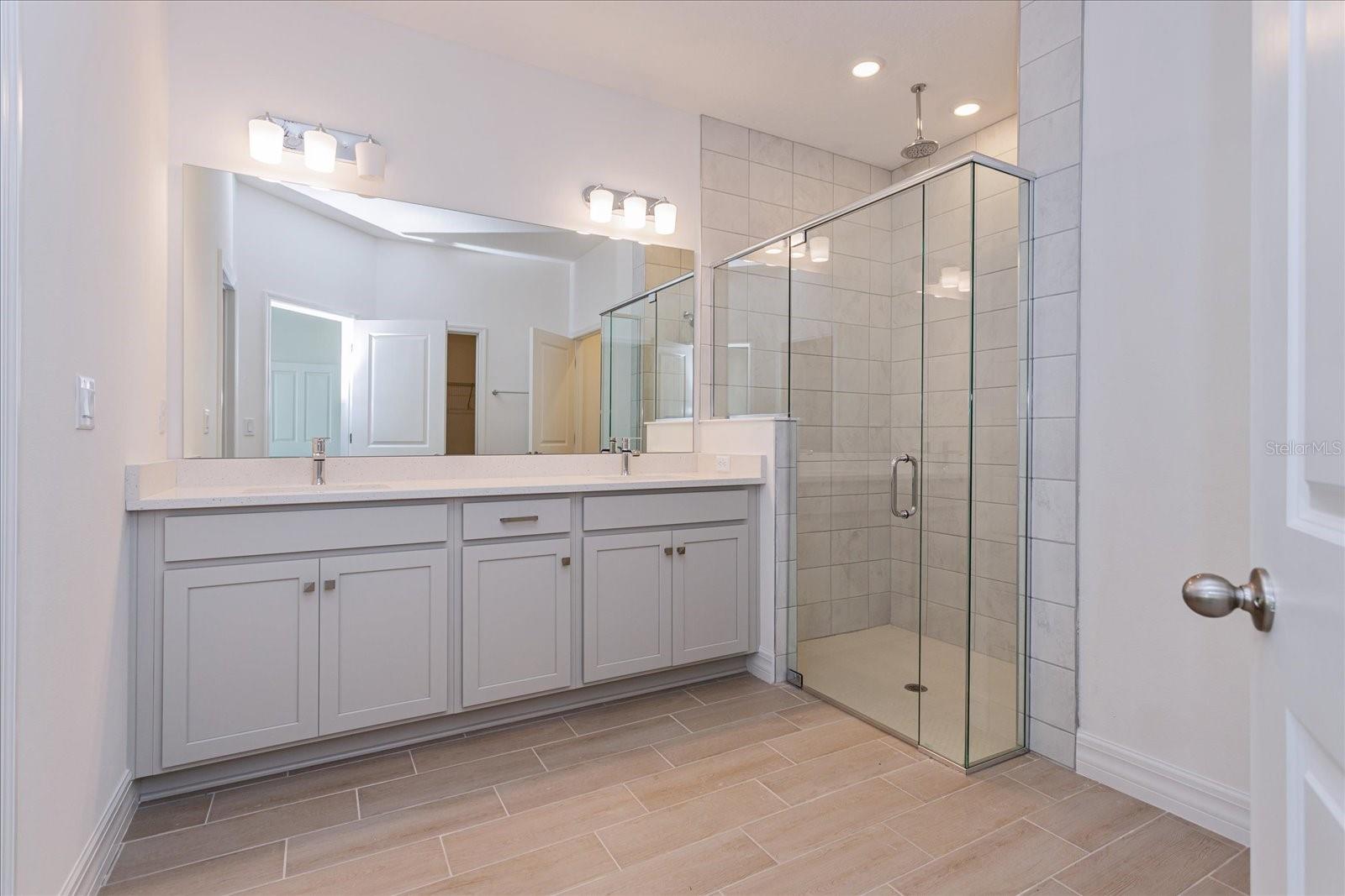 RESERVES AT HAMMOCK OAKS - Residential