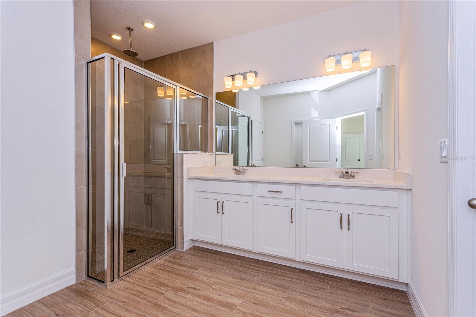 RESERVES AT HAMMOCK OAKS - Residential