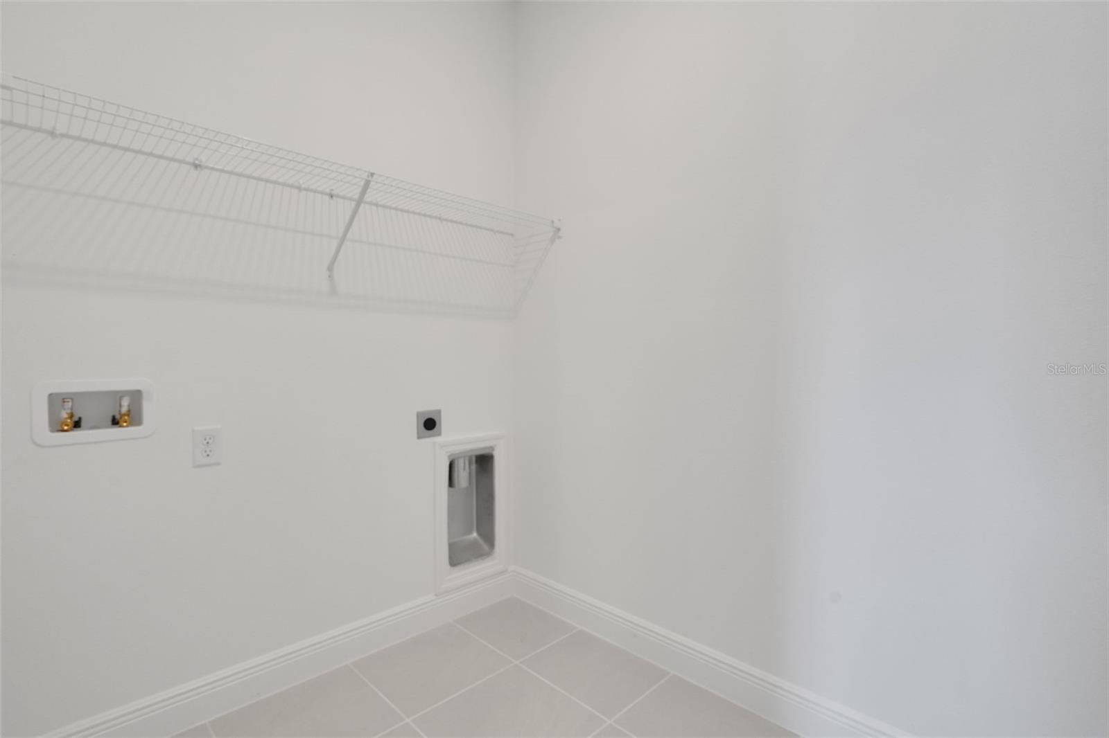 RESERVES AT HAMMOCK OAKS - Residential